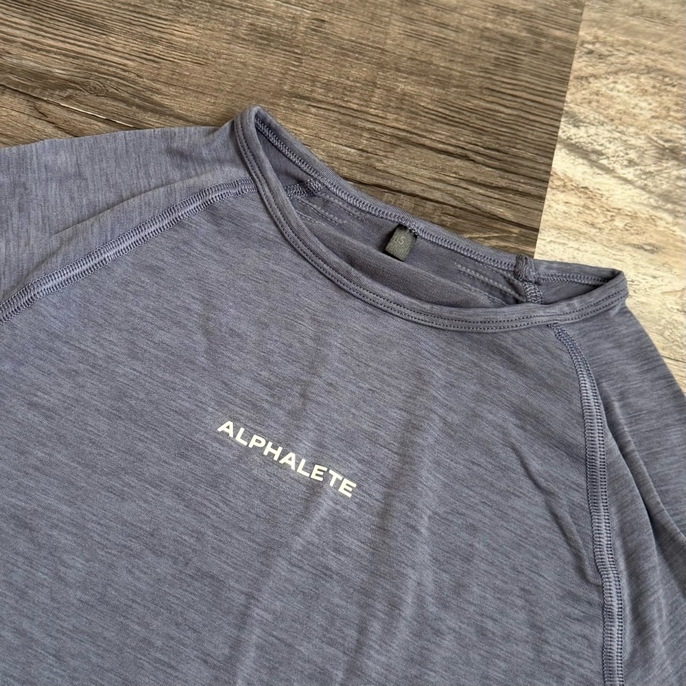 Alphalete amplify long sleeve crop top - Picture 2 of 2